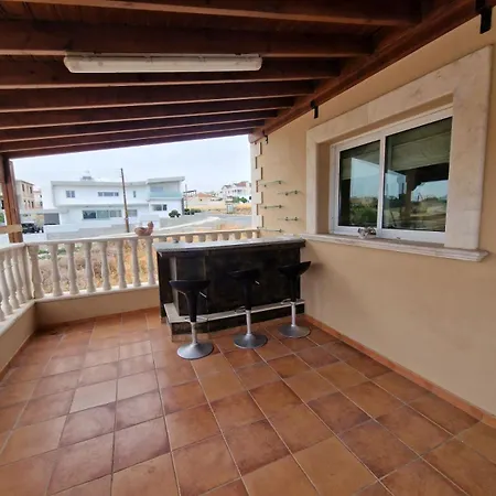Family House Willa Pafos